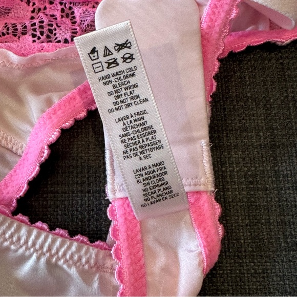 SKIMS STRETCH SATIN LACE TRIANGLE BRALETTE 
CHERRY BLOSSOM, S - Picture 6 of 6